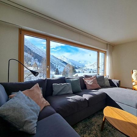 Top Modernes Apartment Im Herzen Von Andermatt Balkon & Bergblick Buitenkant foto