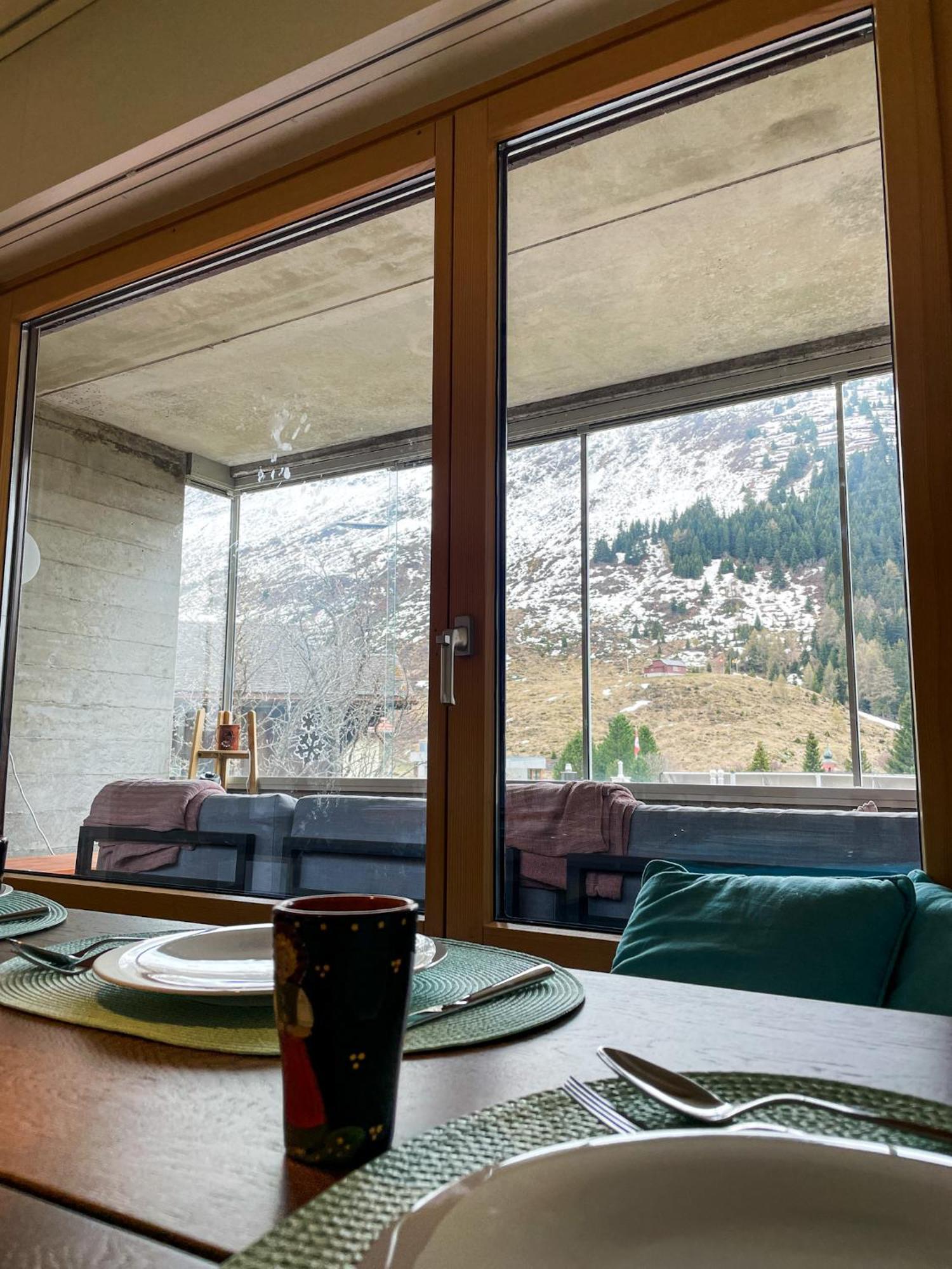 Top Modernes Apartment Im Herzen Von Andermatt Balkon & Bergblick Buitenkant foto