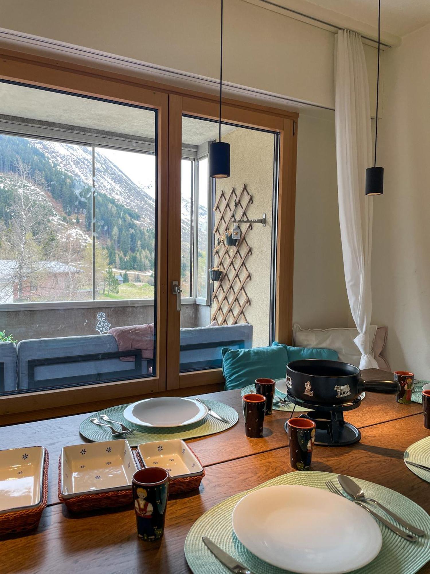 Top Modernes Apartment Im Herzen Von Andermatt Balkon & Bergblick Buitenkant foto