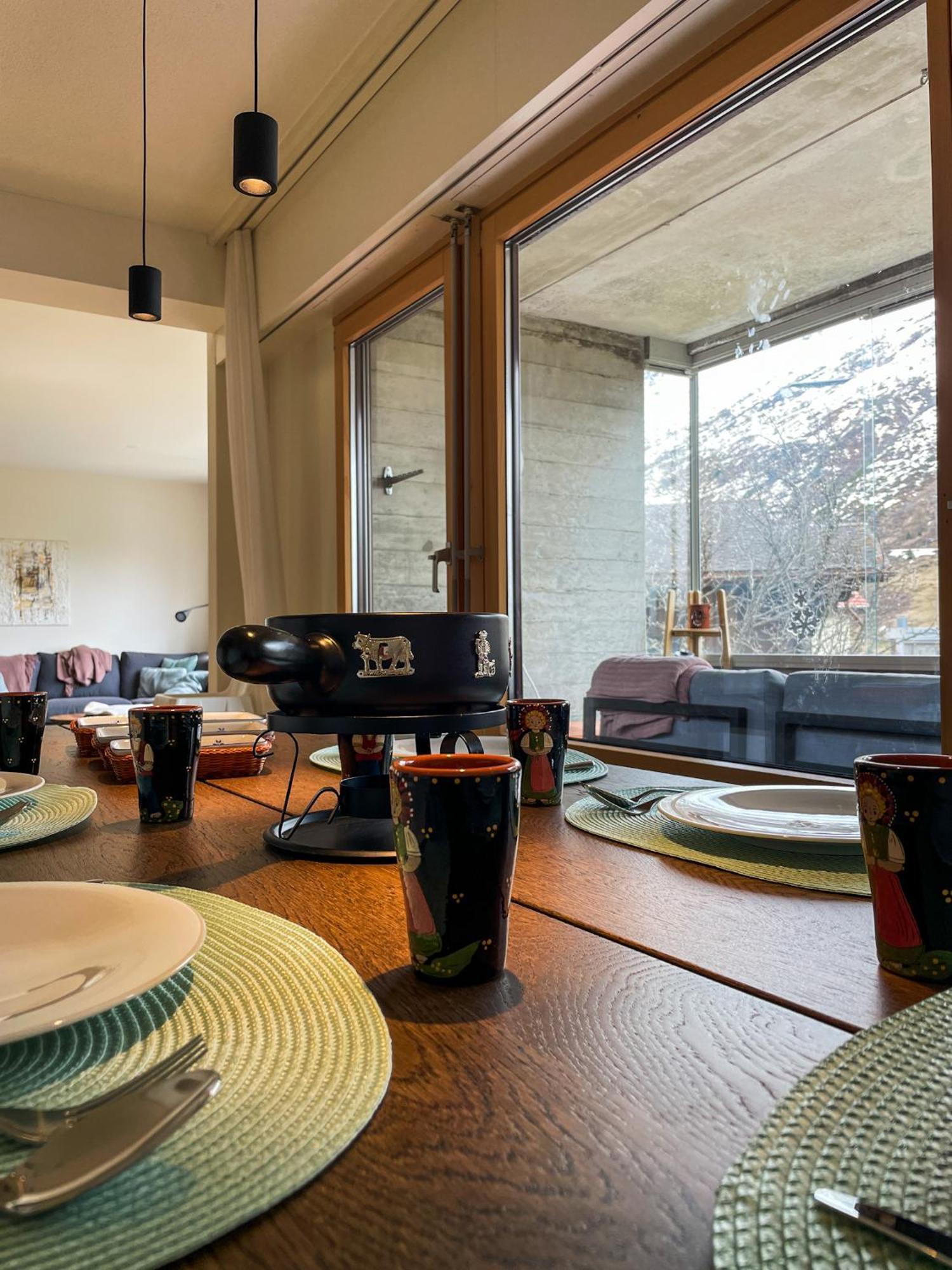 Top Modernes Apartment Im Herzen Von Andermatt Balkon & Bergblick Buitenkant foto