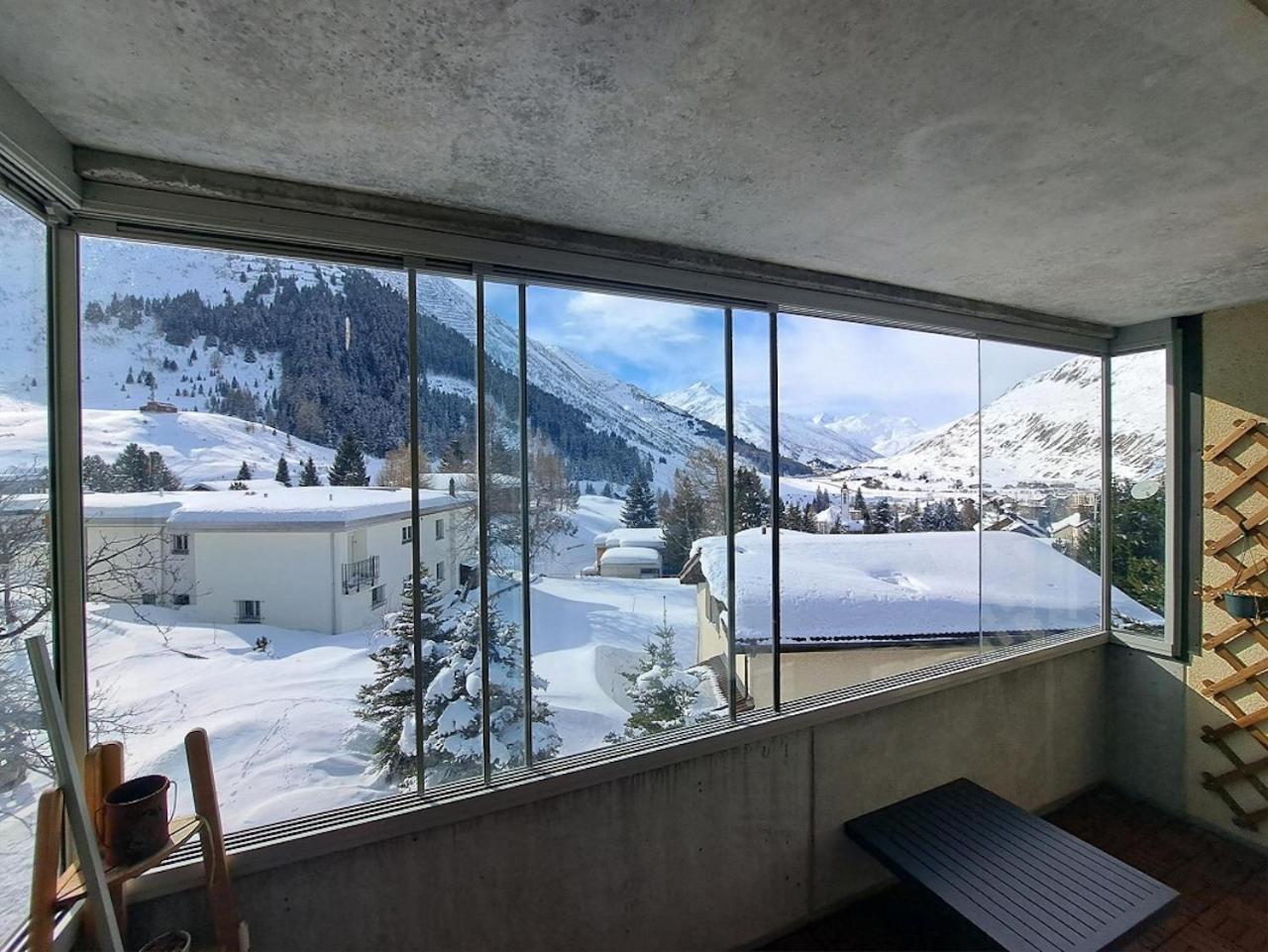 Top Modernes Apartment Im Herzen Von Andermatt Balkon & Bergblick Buitenkant foto