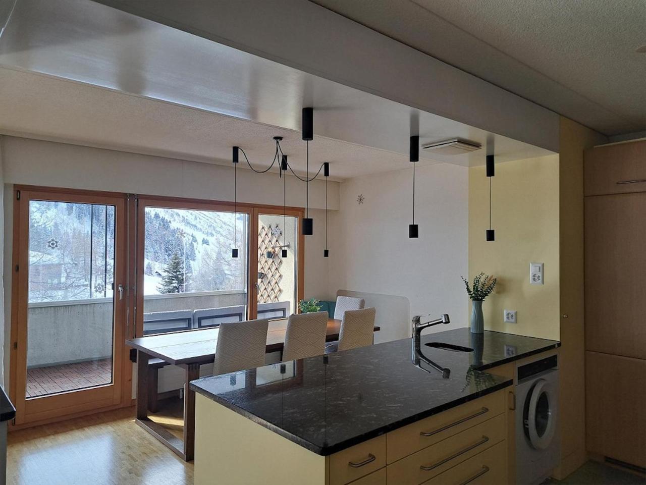 Top Modernes Apartment Im Herzen Von Andermatt Balkon & Bergblick Buitenkant foto